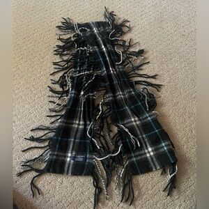 BURBERRY London 100% Cashmere Happy Double Fringe Scarf bin 242